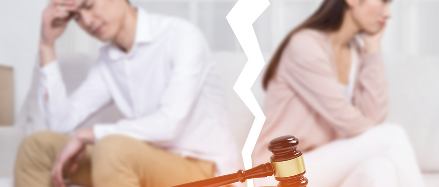 第二次起诉离婚必备材料清单：身份证、结婚证、首次判决书、证据材料及起诉状。