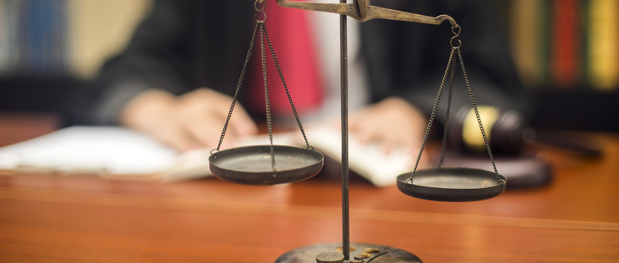 非法拘禁案请律师费用多少？专业刑事律师代理价格指南，省钱避坑必备