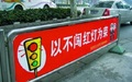 行人闯红灯违法吗?